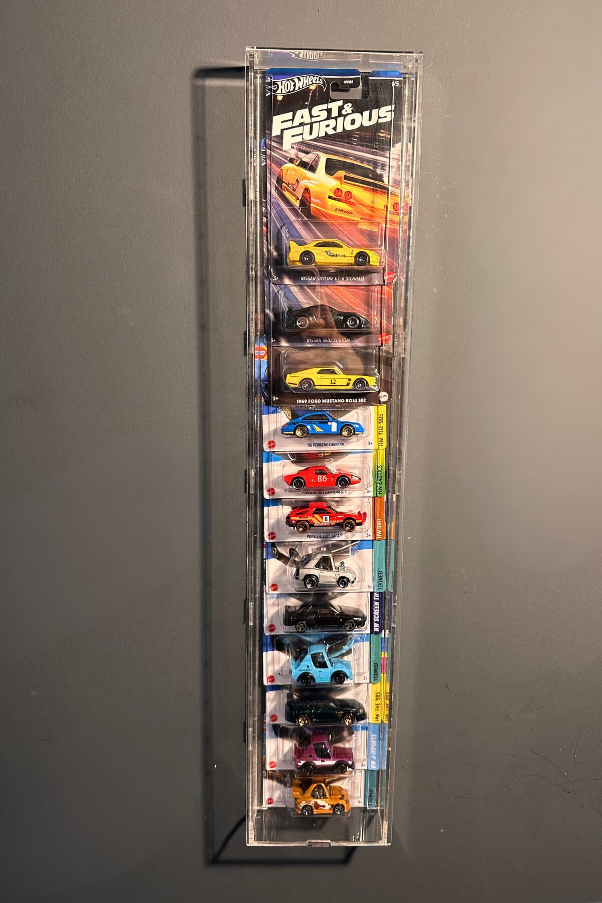 Kapaklı Pleksi Diecast Araba Premium UZUN Kartonetleri İle Dikey Araç Sergileme Rafı